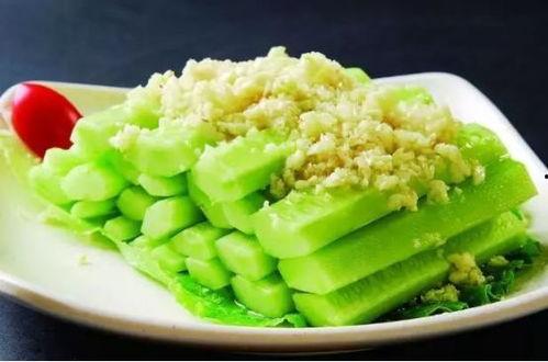 南京上午吃瓜,瓜果飘香，市民共享悠闲时光